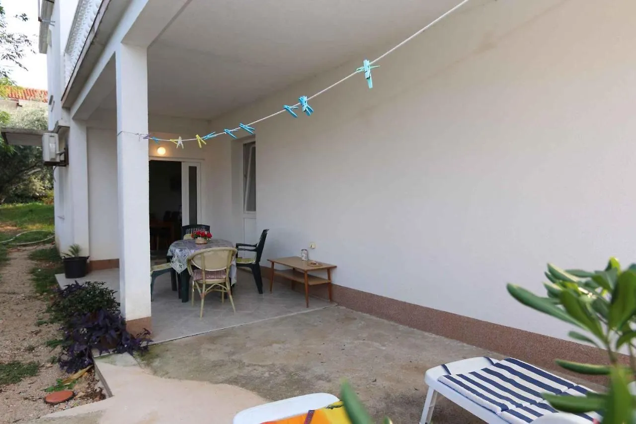 Apartment In Silo/Insel Krk 13555