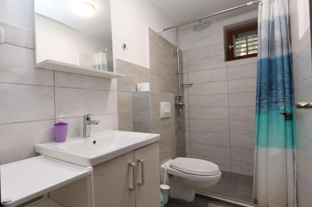 Apartment In Silo/Insel Krk 13555