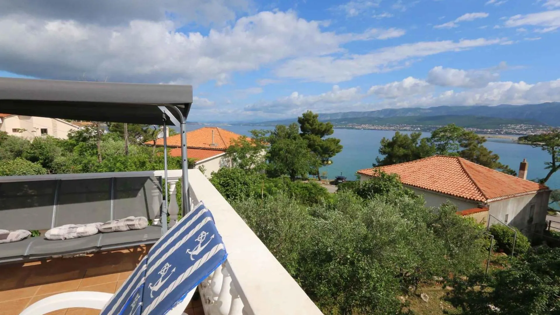 Apartment In Silo/Insel Krk 13555